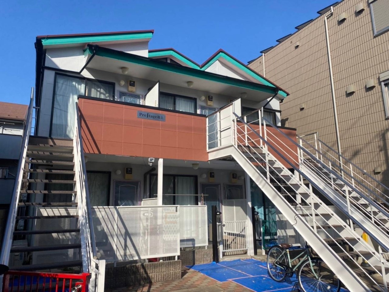 東京都大田区　T様所有アパート　外壁塗装　屋根塗装　雨樋その他塗装　鉄骨階段塗装　目地コーキング　長尺シート貼替えしました。